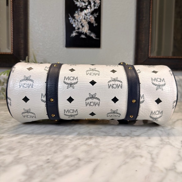 MCM White & Navy Blue Duffel Gold Accents with Matching Kiss Lock Wallet EUC - Picture 4 of 13